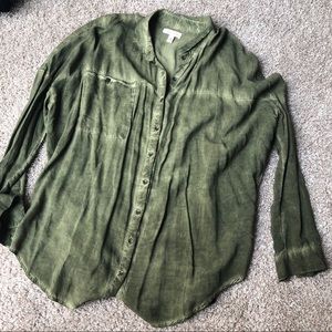 Urban Outfitters Green mineral wash Button Down M